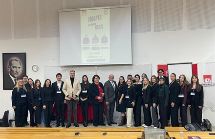 Dernek Ãœyemiz ve TOBB SEÄ°K Ãœyesi SayÄ±n Alp GÃœLÅENER Ankara HacÄ± Bayram Veli Ãœniversitesi' nin Sigorta SektÃ¶rÃ¼nÃ¼n NabzÄ± Ä°simli Paneline KatÄ±ldÄ±.